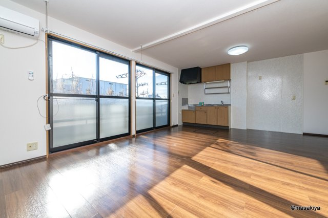 ロイヤル・ウイング　Bの居間・リビング