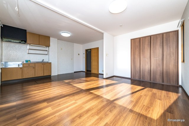 ロイヤル・ウイング　Bの居間・リビング