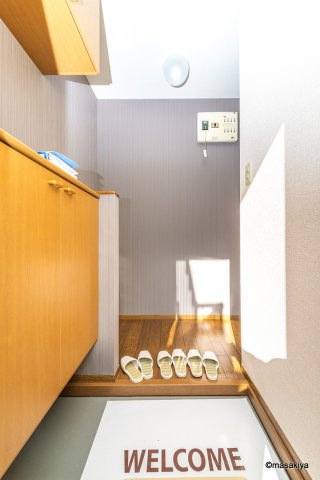 ロイヤル・ウイング　Bの玄関