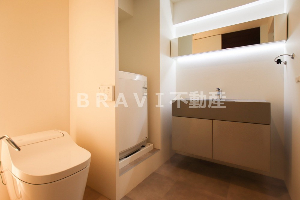 ストークマンション長堀　BRAVI不動産の洗面所|【ストークマンション長堀】広い洗面スペース