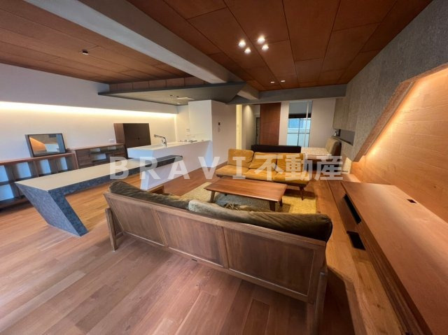 ストークマンション長堀　BRAVI不動産の居間・リビング|【ストークマンション長堀】居間です