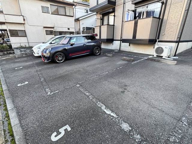 ウェーブの駐車場