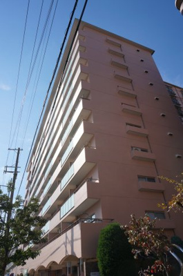 【外観】 | シャルマンコーポ野江第一期 | ◎京阪と大阪メトロの2沿線利用可能な交通至便な好立地です♪
◎目の前が公園です。自然を感じられる環境ですね♪
◎阪急オアシス 野江店が350ｍ徒歩4分！！日々のお買い物が楽々ですね♪