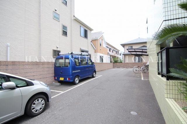 アクア新浦安の駐車場