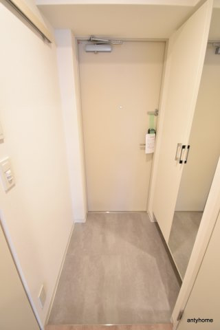 アーバネックス西本町　仲介手数料無料の玄関