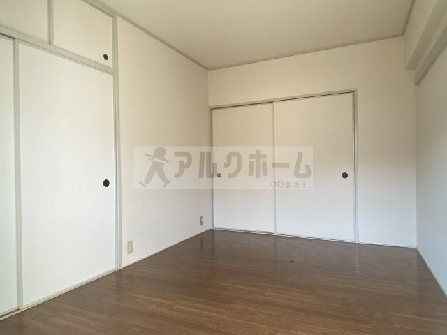 ルネアルマーニの洋室