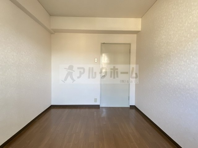 ルネアルマーニの洋室