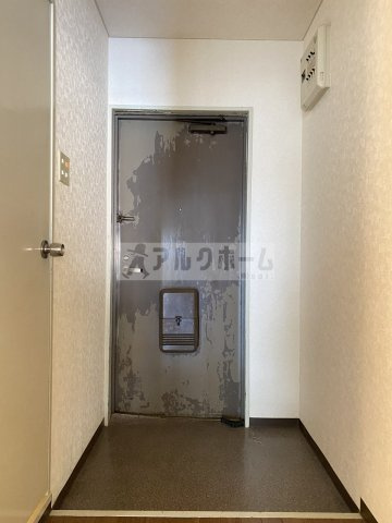 ルネアルマーニの玄関