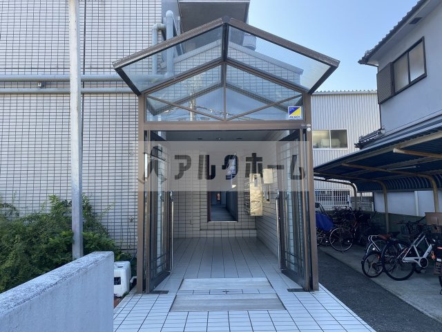 ルネアルマーニのエントランス|ルネアルマーニ　柏原市　エントランス