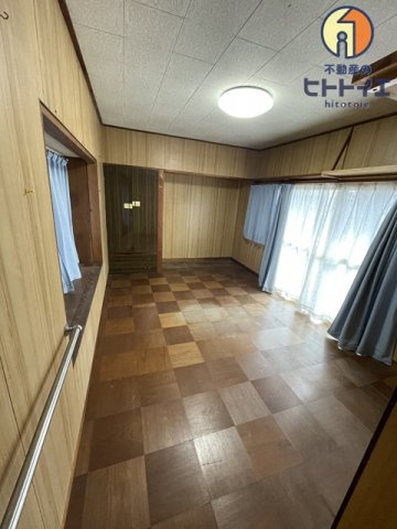 川犬戸建のロビー|広々とした洋室です