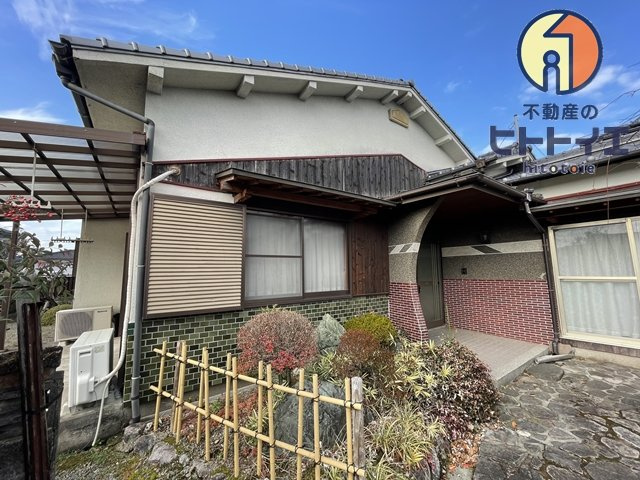 川犬戸建のエントランス