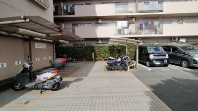 【駐車場】 | ルポ城北 | 駐車場・バイク置き場です。