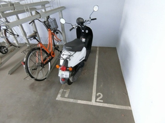 【その他共用部分】 | 敷地内にバイク置き場を完備しています！バイクをお持ちの方にオススメです♪