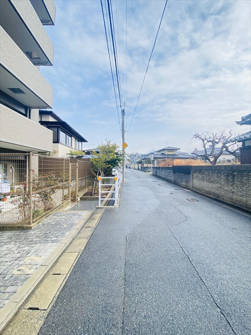 アクロス荒江グランコートの周辺