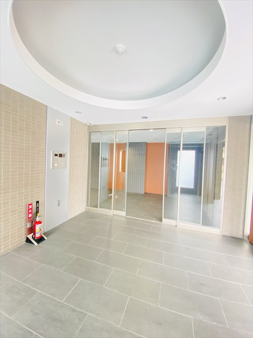 アクロス荒江グランコートのエントランス