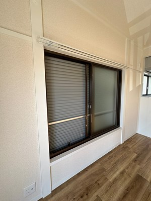 【セキュリティ】 | 金光ハイツ | 雨戸付きなので夜やお出かけ時も安心です！雨戸は冬場の寒さ対策にもなります◎