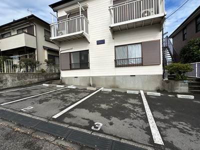 【駐車場】 | 金光ハイツ | いつでも目の届く敷地内に駐車場があります♪荷物がかさばりがちなお買物にも、敷地内駐車場があると便利ですよね☆
