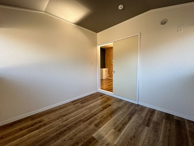 【寝室】 | 金光ハイツ | 洋室4.5帖☆お部屋はリビングダイニングキッチンから繋がっています！洋室なのでお掃除もカンタンです！