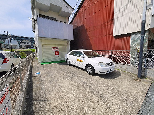 城見町アパ－ト付店舗Ⅰの駐車場|駐車場です