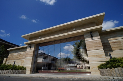 【その他共用部分】 | 【シャーメゾン】グロリオーサH | 敷地駐車場は電動シャッターで出入り出来ます！