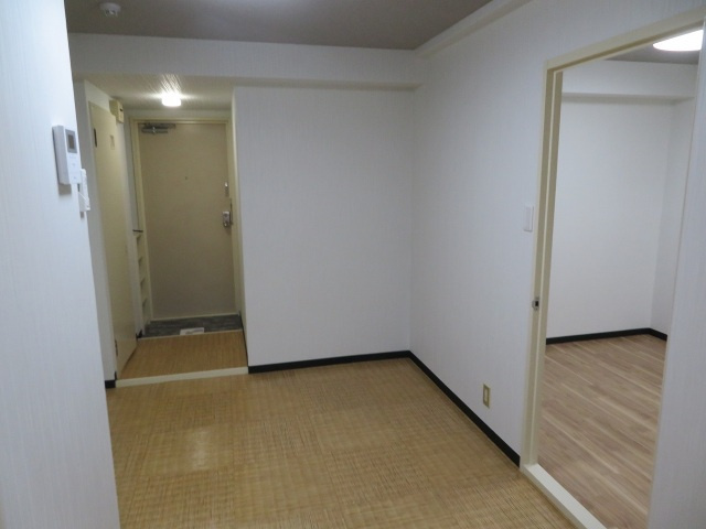 サンロイヤル諏訪の居間・リビング