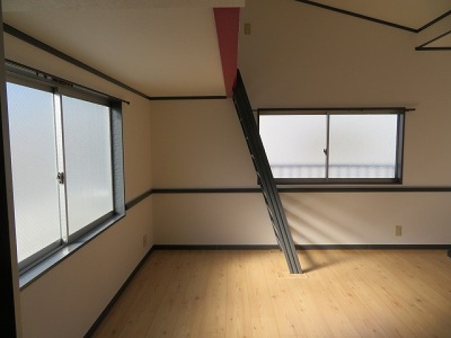FROM.10の内装