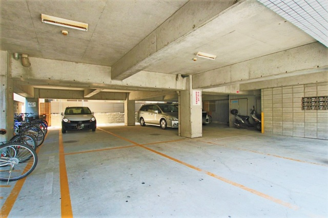FROM.10の駐車場