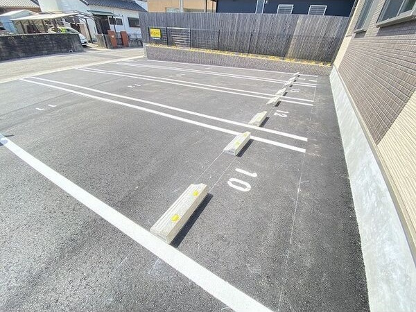 メゾンアイリス　　刈谷市近郊の賃貸ならクラスホーム刈谷店の駐車場