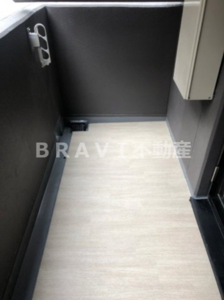 エスリードコート堺筋本町 BRAVI不動産のバルコニー|お洗濯にも便利なバルコニー付き