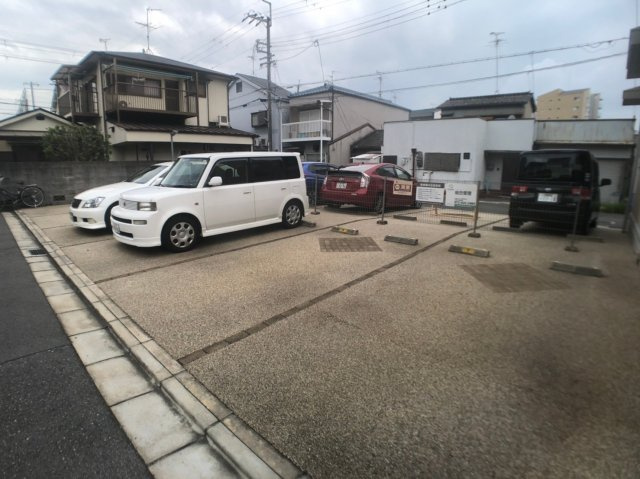 グレイスコートの駐車場