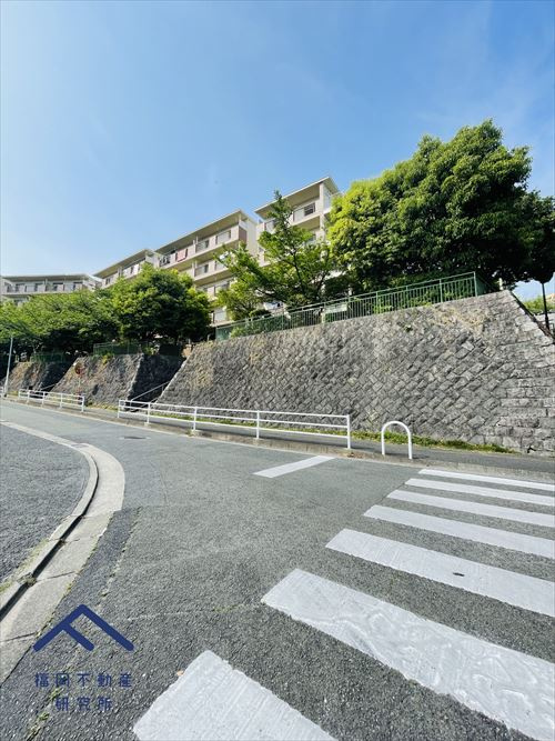 笹の台団地4号棟の周辺