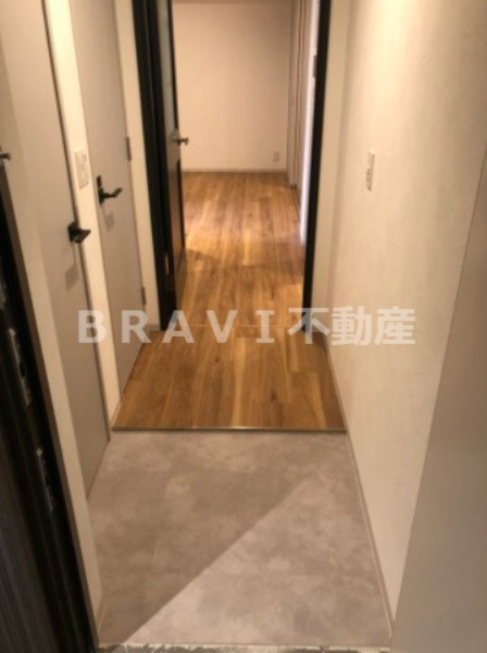 エスリードコート堺筋本町 BRAVI不動産の玄関|センサーライト付き玄関