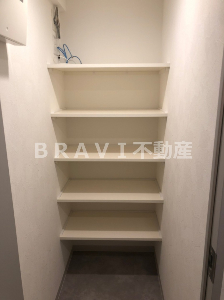 エスリードコート堺筋本町 BRAVI不動産の玄関|ウォークインシューズクローゼット