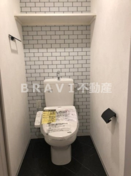 エスリードコート堺筋本町 BRAVI不動産のトイレ|落ち着いた色調のトイレです