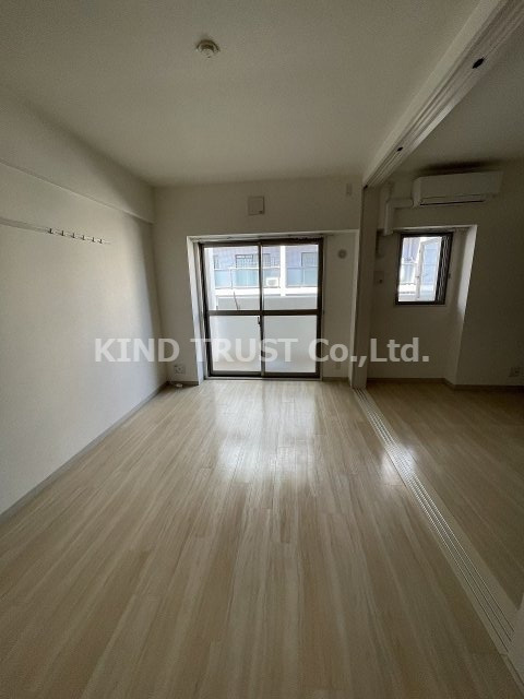 セレーナ・コンフォルト天神橋の居間・リビング|こちらの居間で趣味の時間をお楽しみください