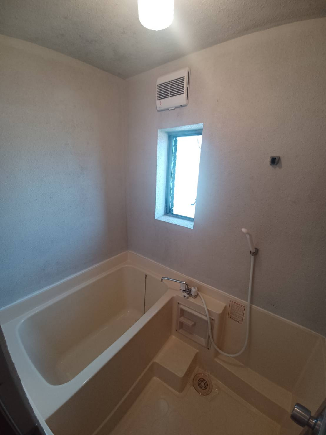 逸見アパートの浴室