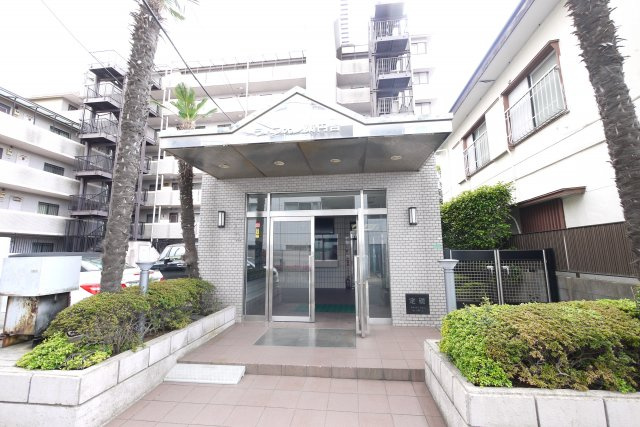 ラ・フォレ薬円台のエントランス|清潔なエントランスです