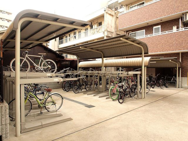 クレド桜川の駐車場