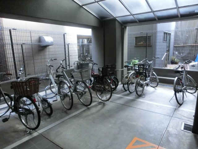 パークアレイ難波の駐車場