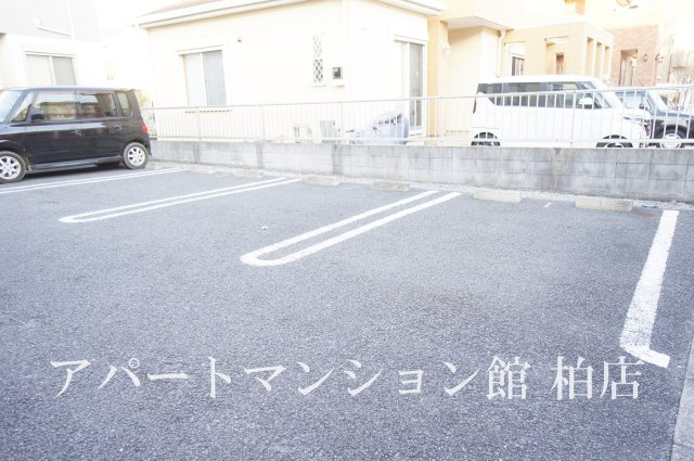ベル　ハーモニーの駐車場