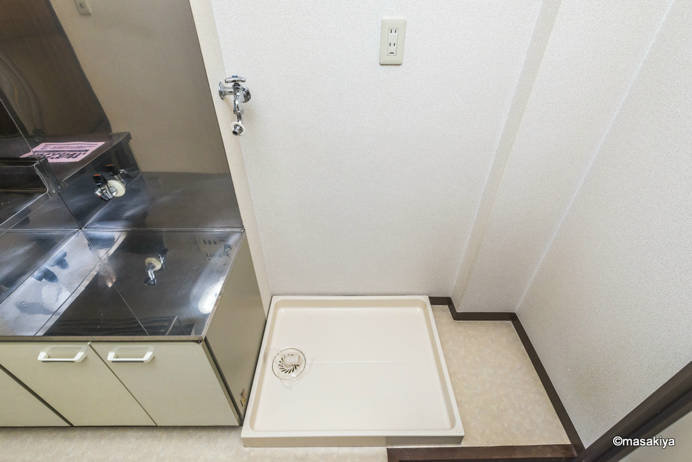 ブラウンヒルズ3番館の洗面所|洗濯機置き場