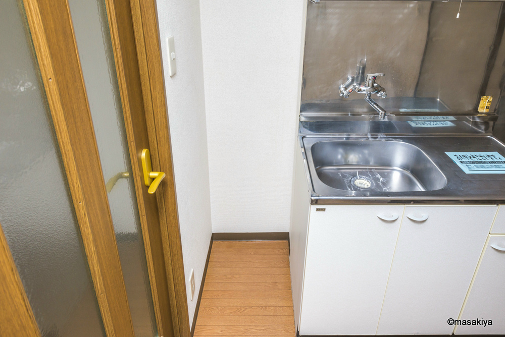 ブラウンヒルズ3番館のキッチン|冷蔵庫置場