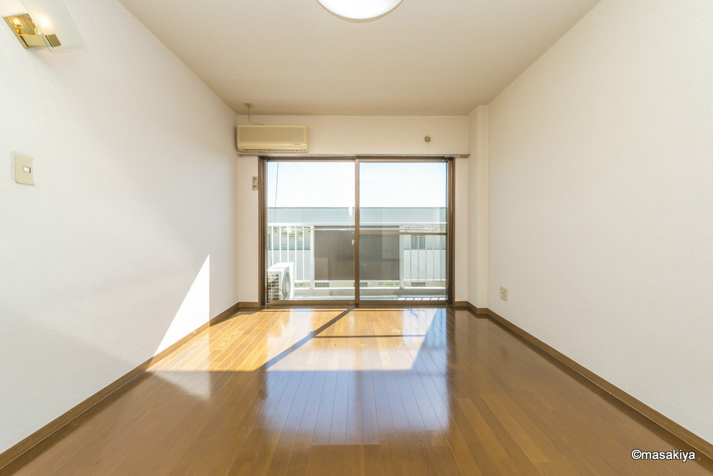 ブラウンヒルズ3番館の居間・リビング