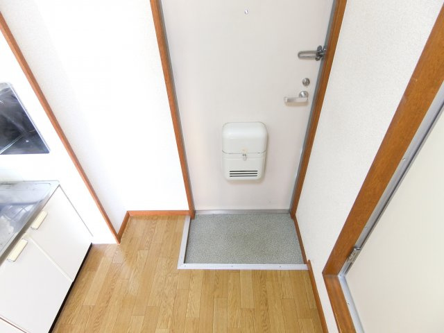 光ハイツ・杉本の玄関