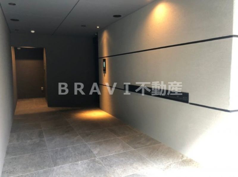 アーバネックス大阪天満橋 BRAVI不動産のエントランス|【アーバネックス大阪天満橋】便利なカードキーで入るエントランス