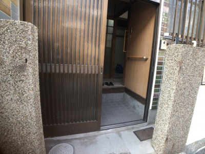 【玄関】 | 谷八木戸建