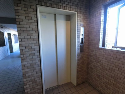 【その他共用部分】 | 保土ヶ谷西パーク・ホームズ | お買い物時やベビーカーの出し入れに便利なエレベーター付です。