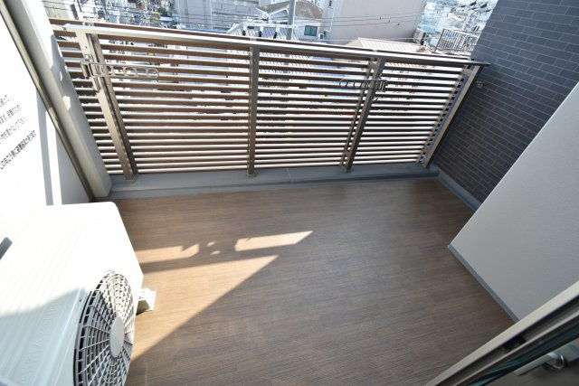 雅長岡天神のバルコニー|奥行きあるバルコニー