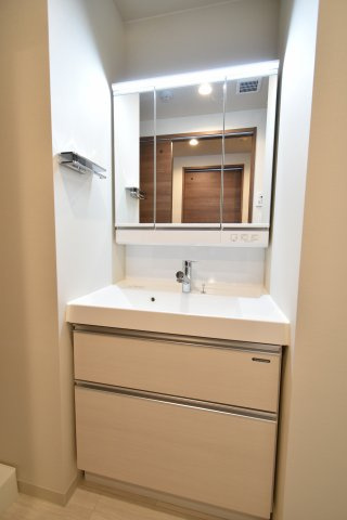 雅長岡天神の独立洗面台|シャワー付き独立洗面台