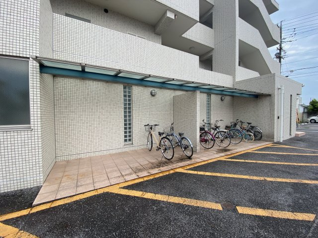 アデランテの駐車場